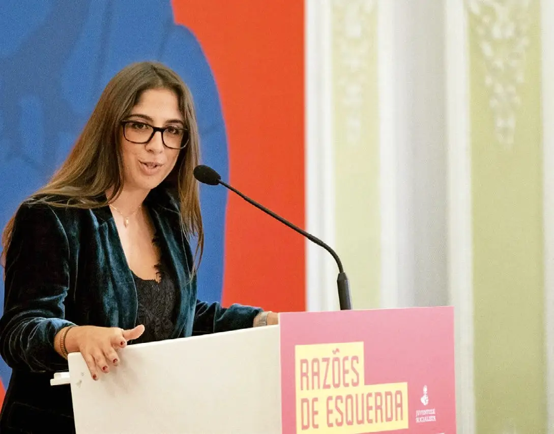 Covid-19. Ex-líder da JS Maria Begonha pede para sair da lista de deputados a vacinar já