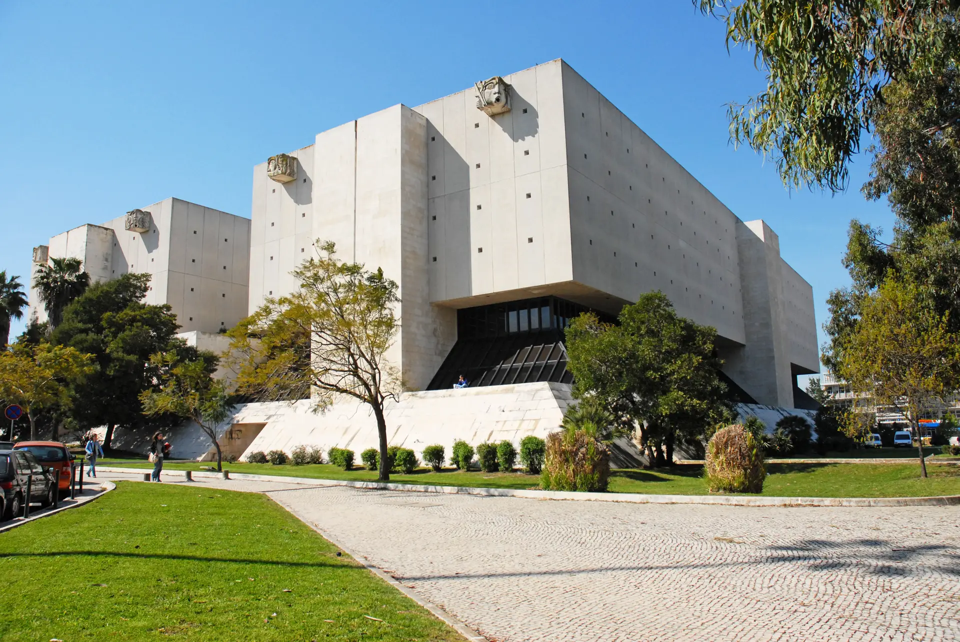 Torre do Tombo reabre na terça-feira. Conheça as novas regras de segurança do Arquivo e da Biblioteca Nacional