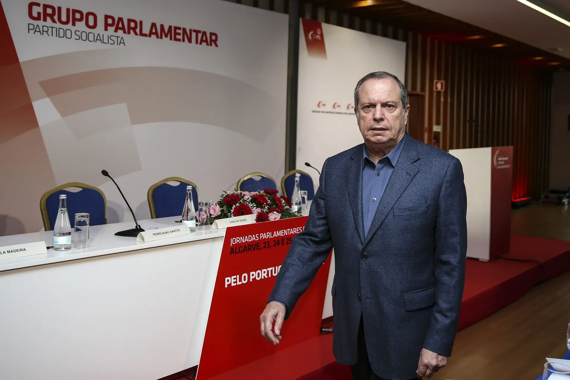 Carlos César critica "conduta estúpida" de Hugo Mendes, elogia Pedro Nuno e desafia Marcelo