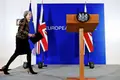 “A democracia não cumpre”. O medo com que May joga no Brexit