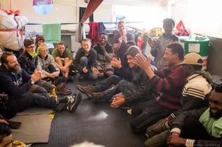 “Ficamos felizes se ajudarem os nossos irmãos e irmãs.” E a eles quem os ajuda?