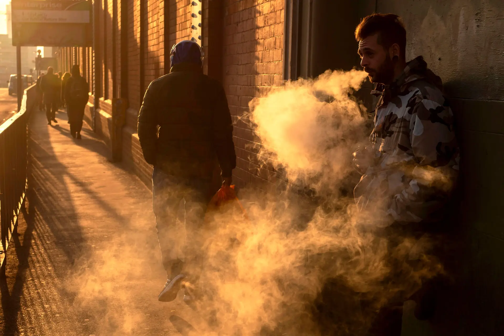 Reino Unido. Governo promove o cigarro eletrónico, apesar das recomendações da OMS: “É 95% mais seguro”
