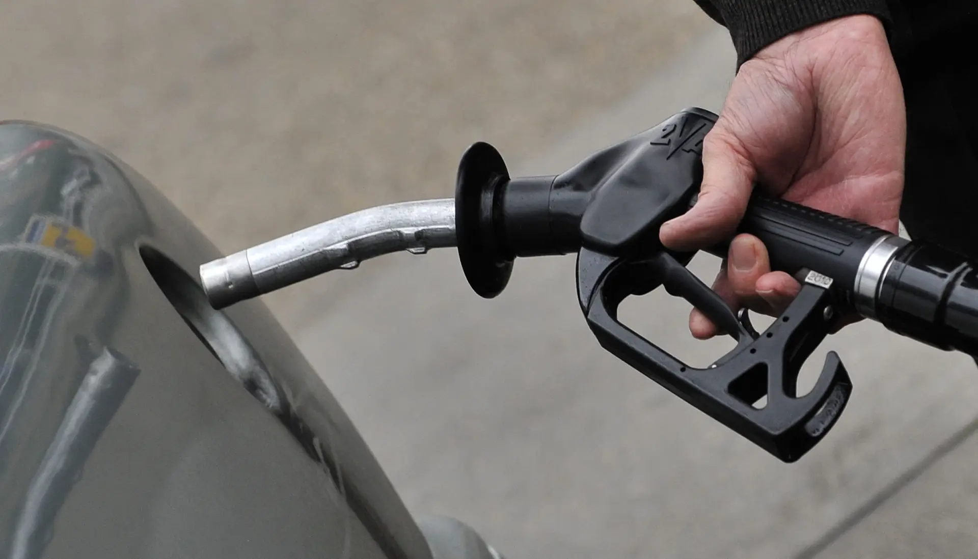 Preço da gasolina deverá subir 4 cêntimos na próxima semana