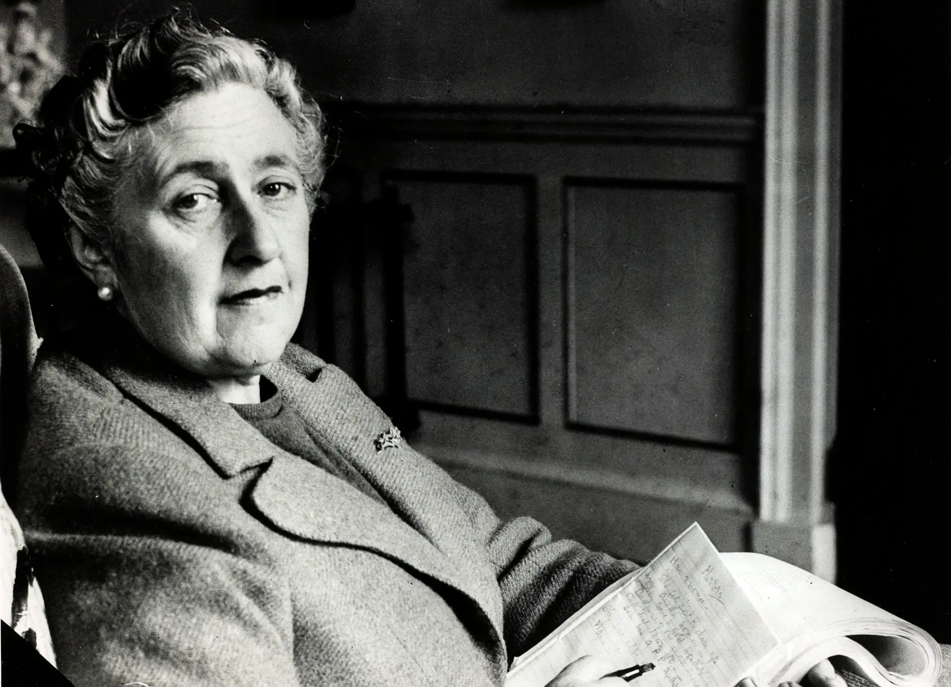 Agatha Christie volta a constar do elenco de séries que, de tempos a tempos, renovam o olhar sobre os romances da Rainha do Crime, em duas produções estreadas no ano que há pouco findou: “Ordeal by Innocence” e “The ABC Murders”
