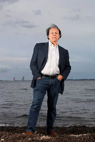 <span class="arranque">“Berta Isla”</span> É o 17º romance de Javier Marías, que ensinou literatura espanhola e tradução na Universidade de Oxford <span class="creditofoto">foto Klaus Holsting</span>
