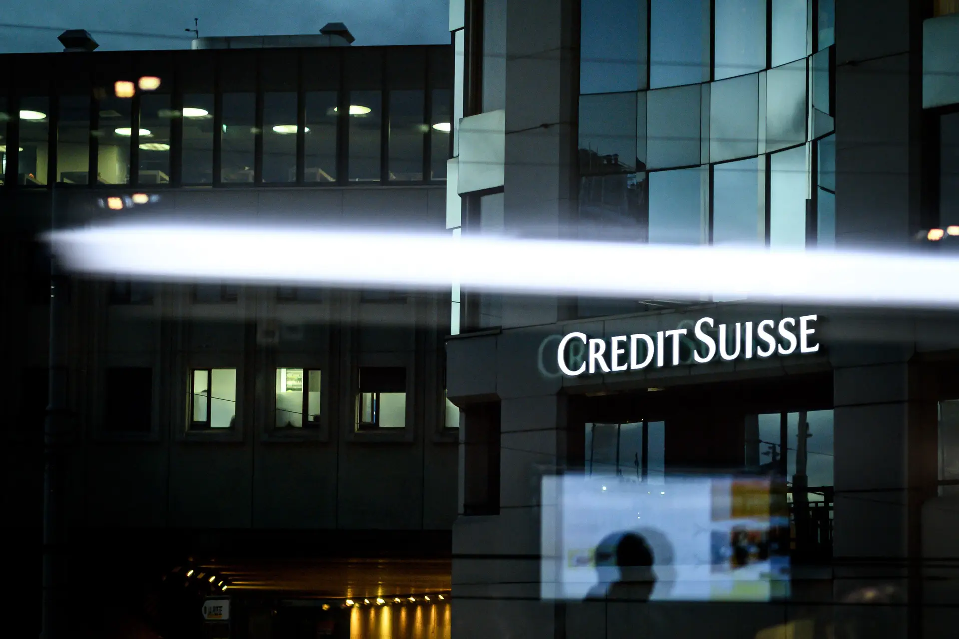 Credit Suisse sonda investidores para aumento de capital. Ações atingem mínimo histórico