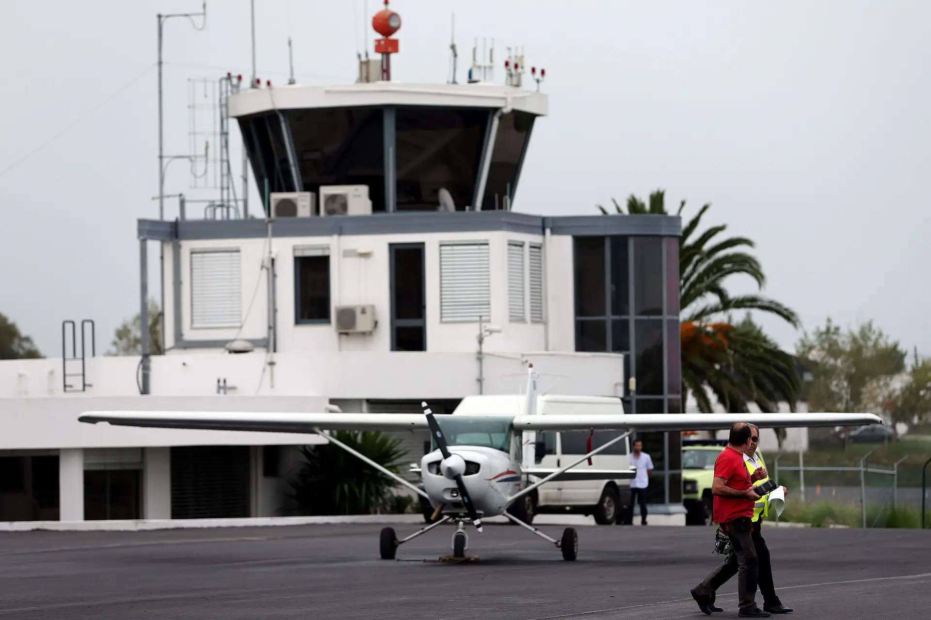 Governo cria grupo de trabalho para transferir aviação executiva do aeroporto de Lisboa para Cascais