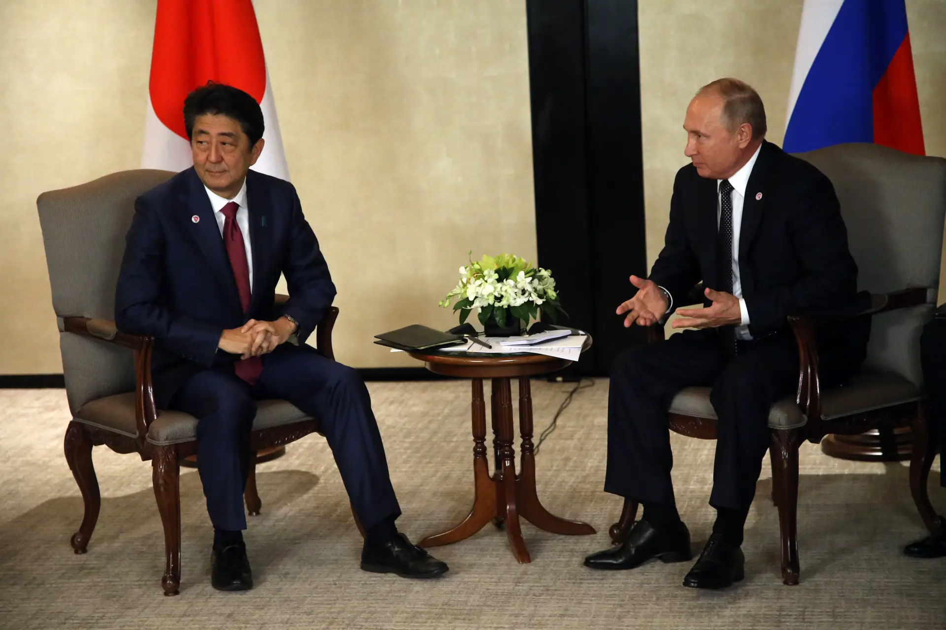 Presidente russo e PM japonês encontram-se para resolver disputa de ilhas que remonta ao fim da II Guerra