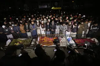 Umair tem 9 anos. A polícia matou-lhe os pais e a irmã e ele sobreviveu para contar