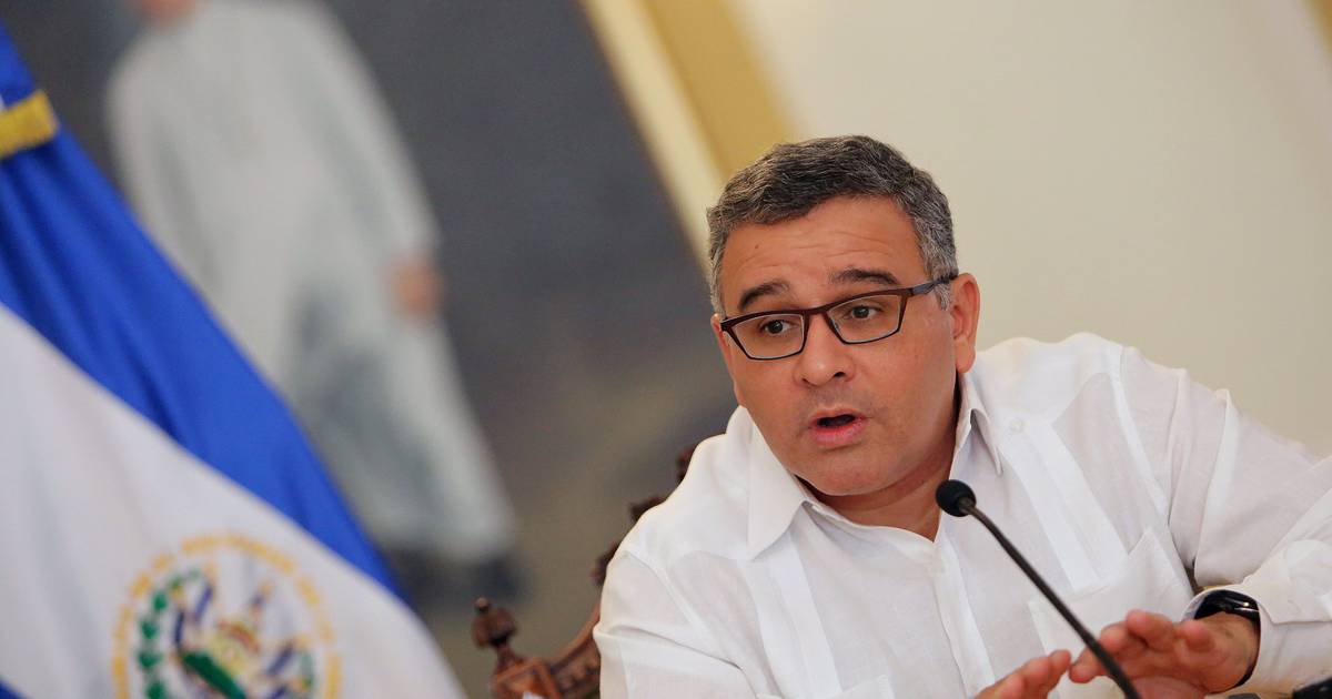 Ex-presidente de El Salvador condenado a 14 anos de prisão por negociar com gangues