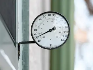 Um termómetro assinalava esta manhã -30 graus Fahrenheit (-37 graus Celsius) em Minneapolis, no estado do Minnesota <span class="creditofoto">Foto CRAIG LASSIG / EPA</span>