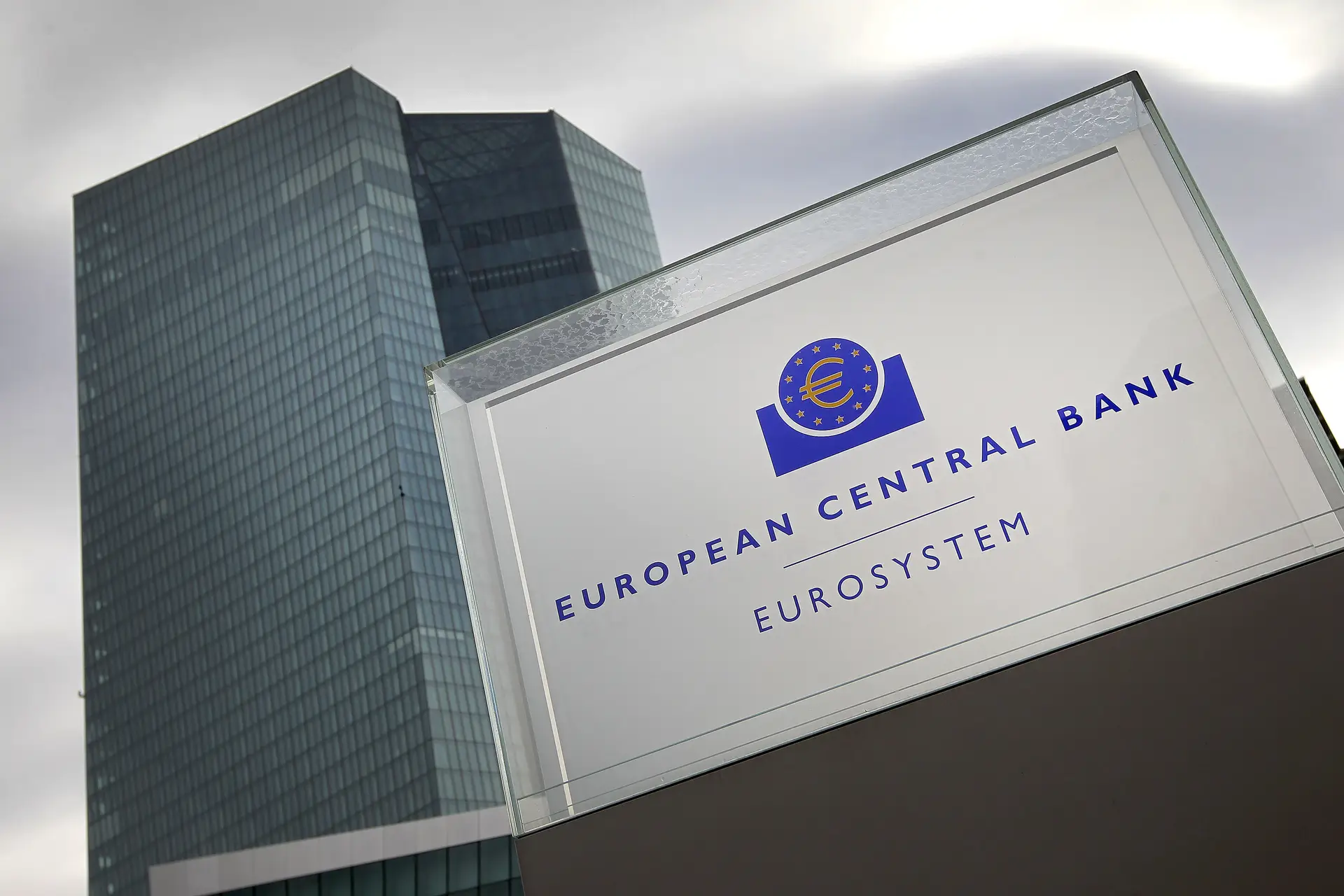 Macedo, Maya, Ramalho e mais 100 presidentes da banca europeia recebem aviso do BCE