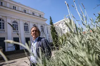 Paulo Magalhães, diretor-geral da Casa Comum da Humanidade, que tem sede na Faculdade de Direito da Universidade do Porto (edifício na foto) <span class="creditofoto">Foto Rui Duarte Silva</span>