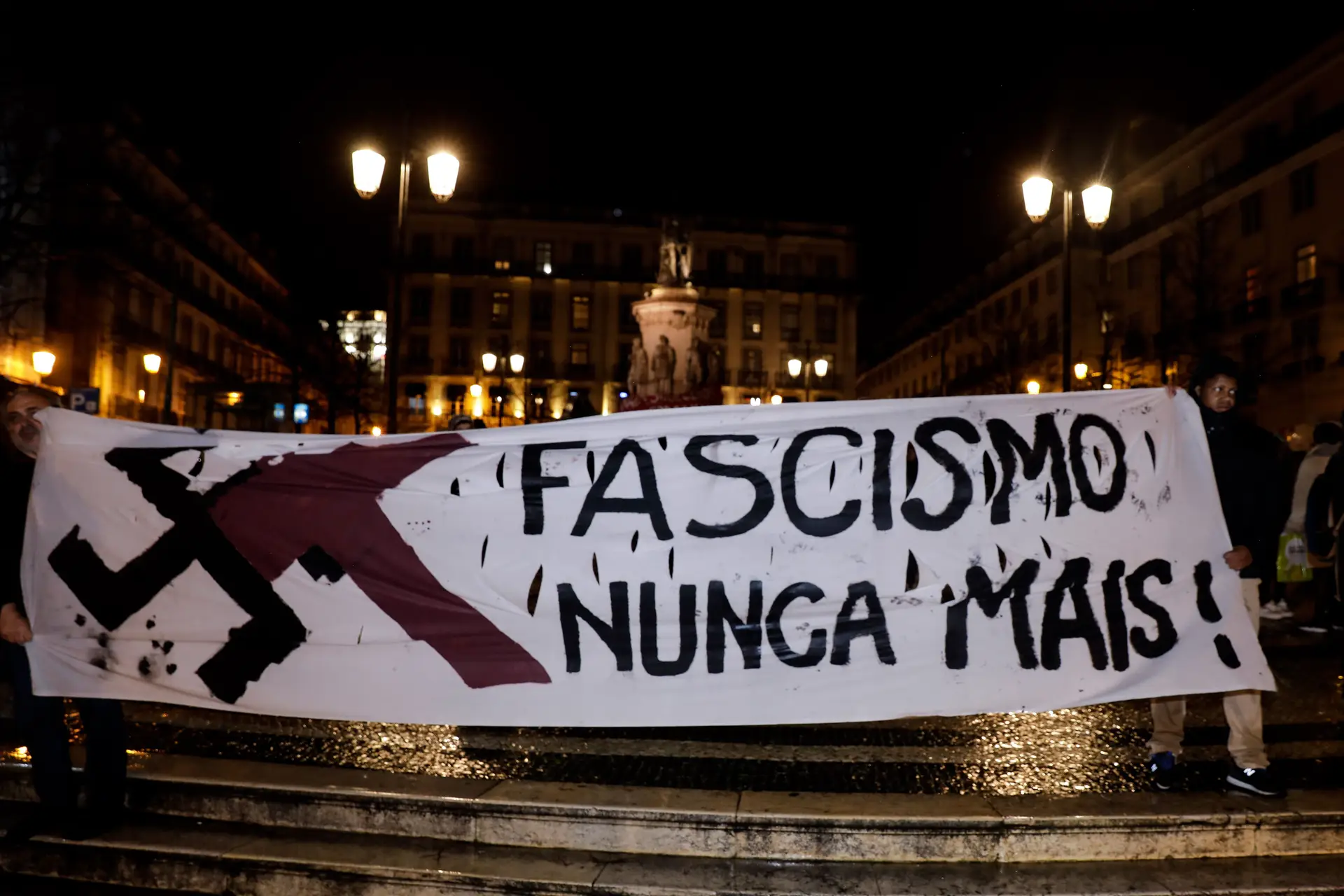 Manifestações anti-imigração e antifascista a 350 metros de distância no Porto