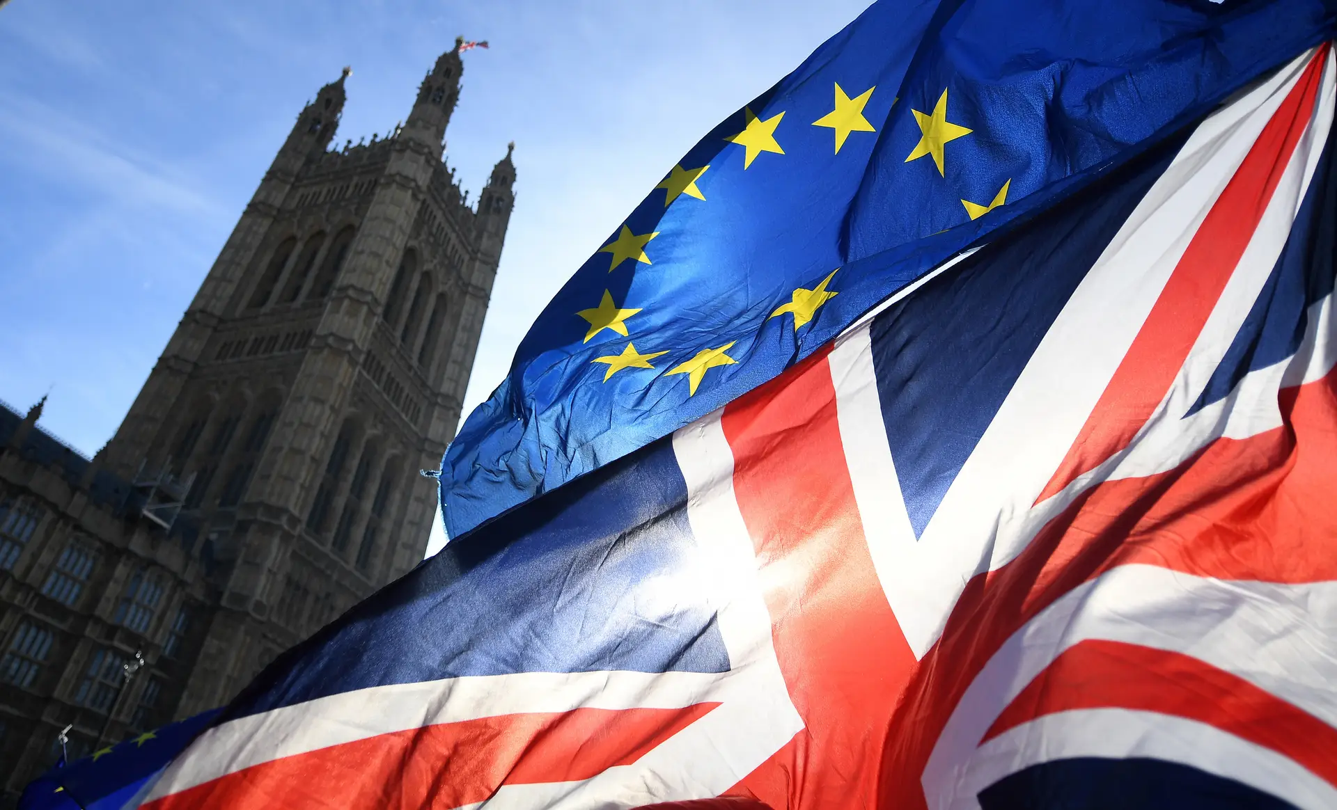 'Brexit': Theresa May determinada a cumprir saída da União Europeia até 29 de março