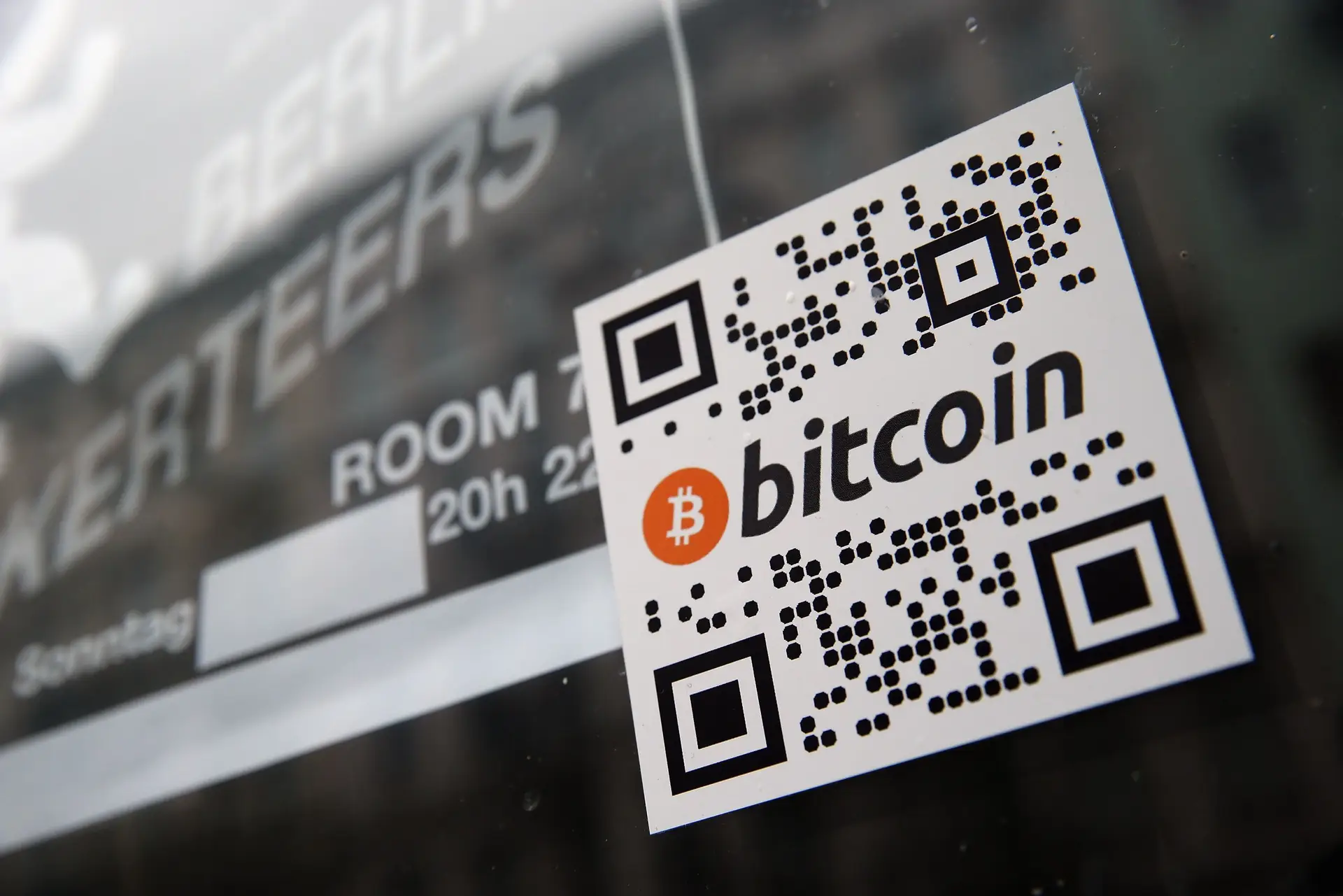 Bitcoin atinge máximo histórico de 52.884 dólares