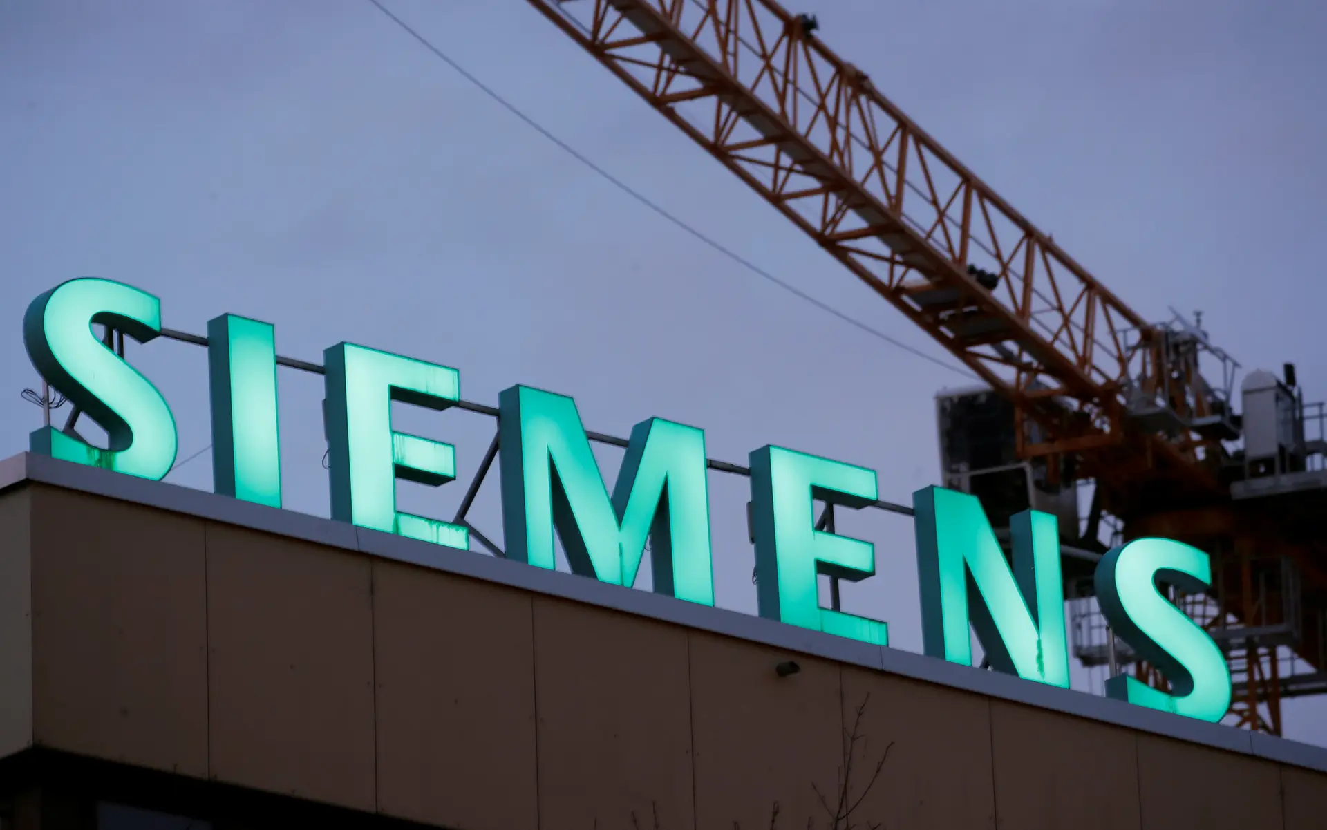 Lucros da Siemens mais do que duplicam no quarto trimestre fiscal