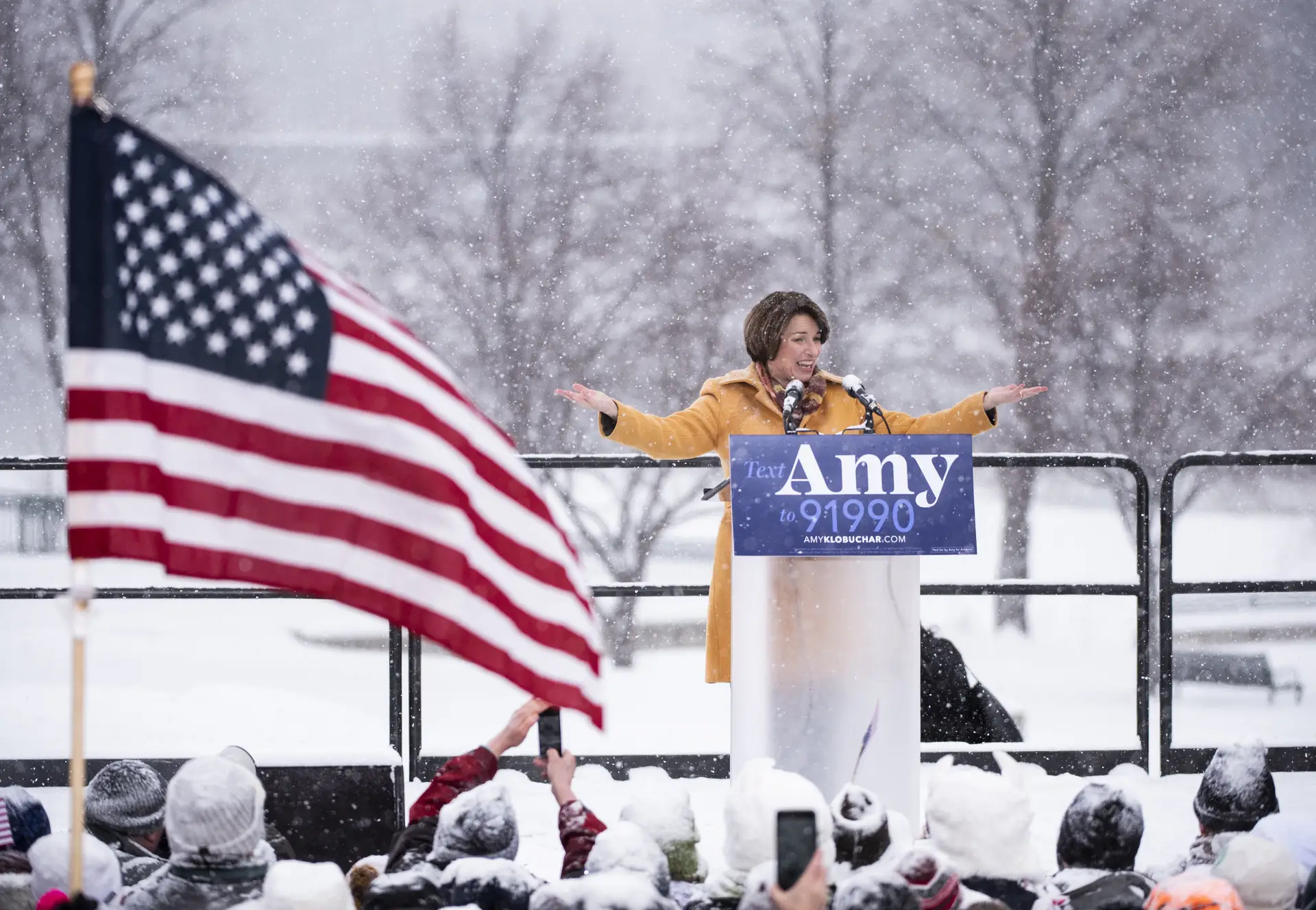 Mais uma desistência na corrida à nomeação democrata para a presidência dos EUA: Klobuchar desiste para apoiar Biden