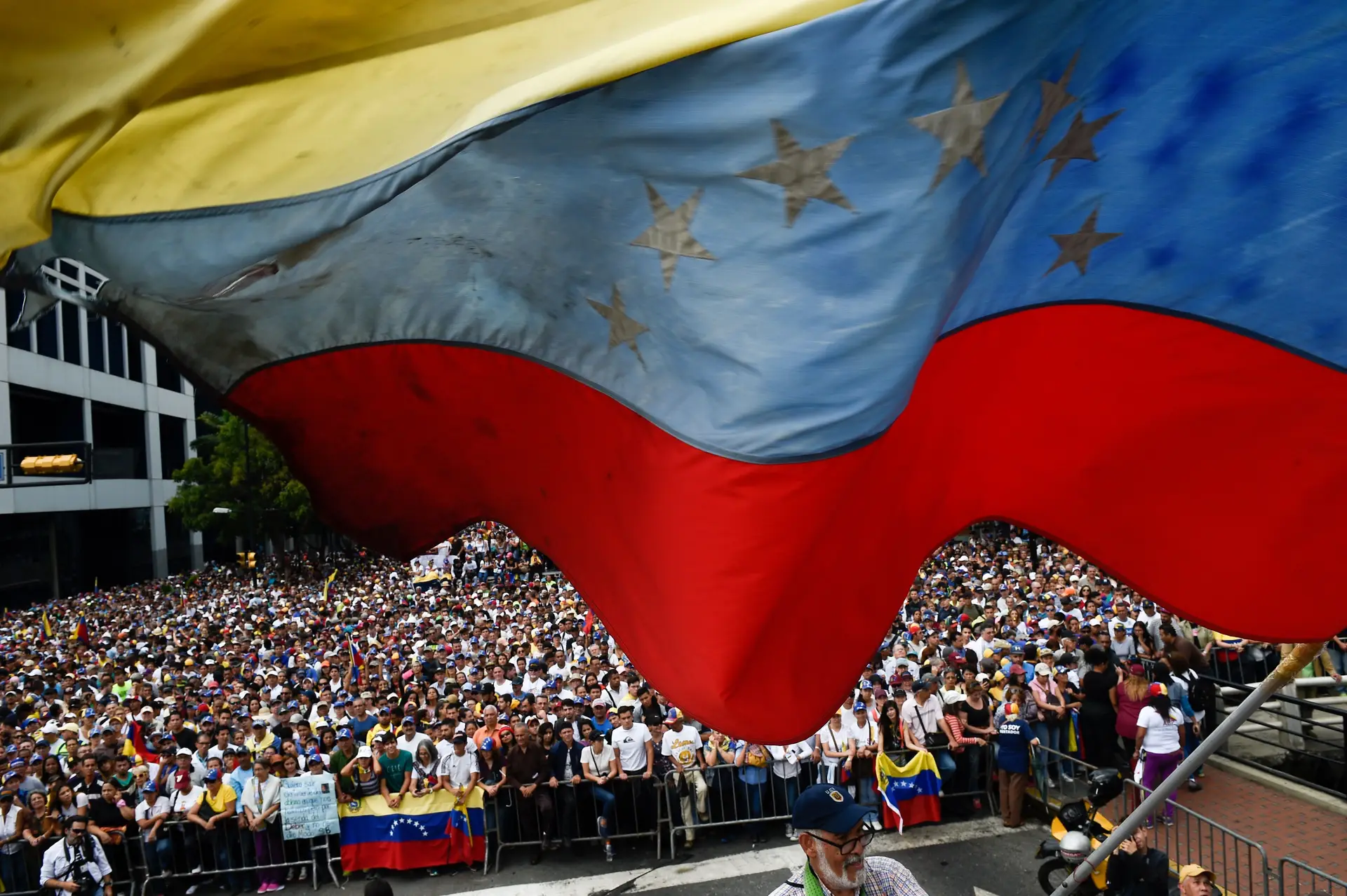 Venezuela. Rússia envia 300 toneladas de ajuda humanitária