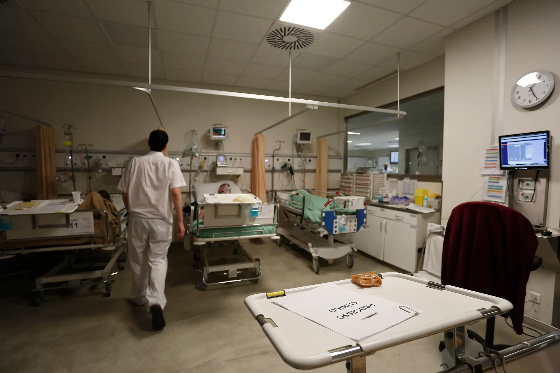 Ministra amarra jovens médicos ao SNS