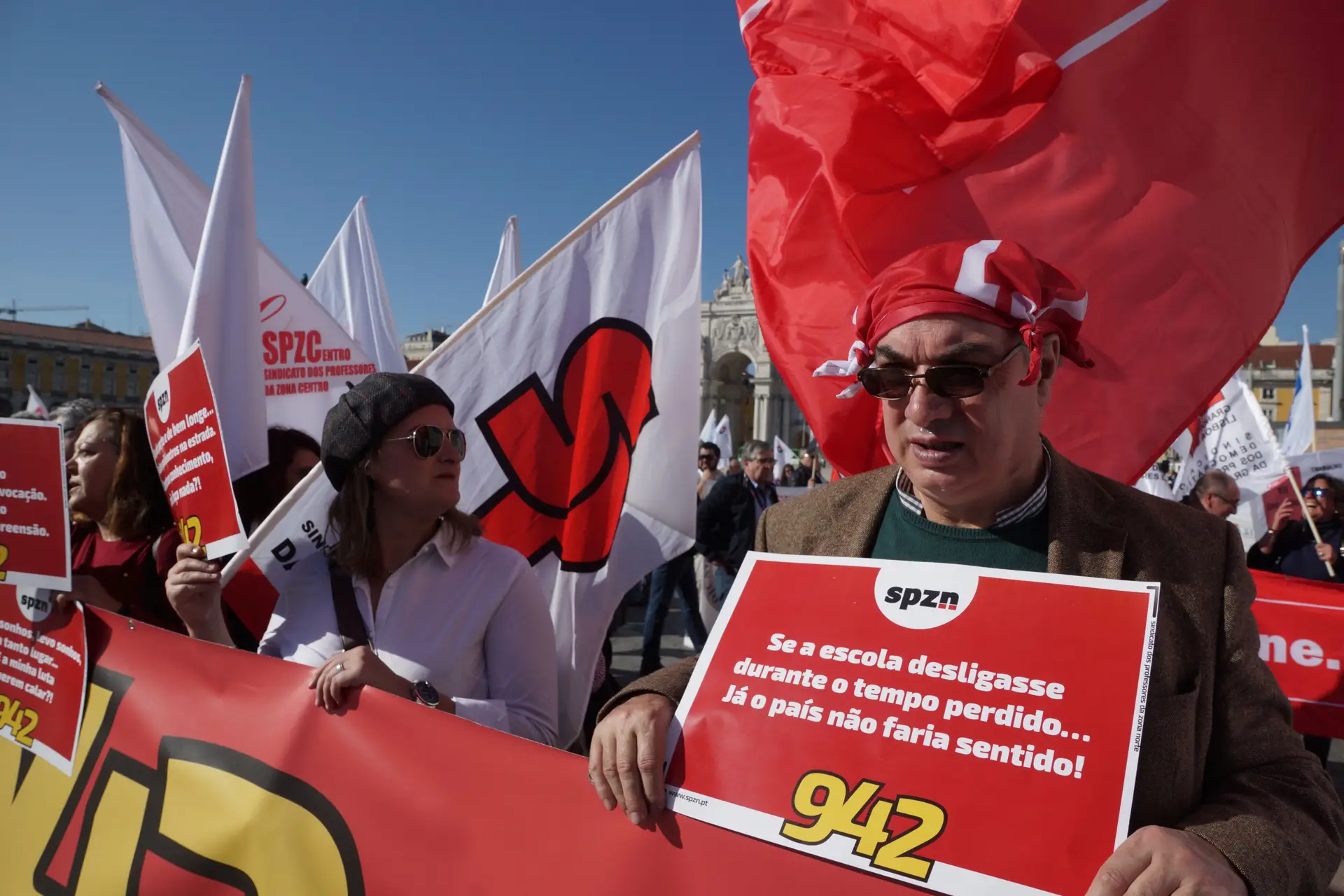 PSD promete congelar o número de funcionários públicos