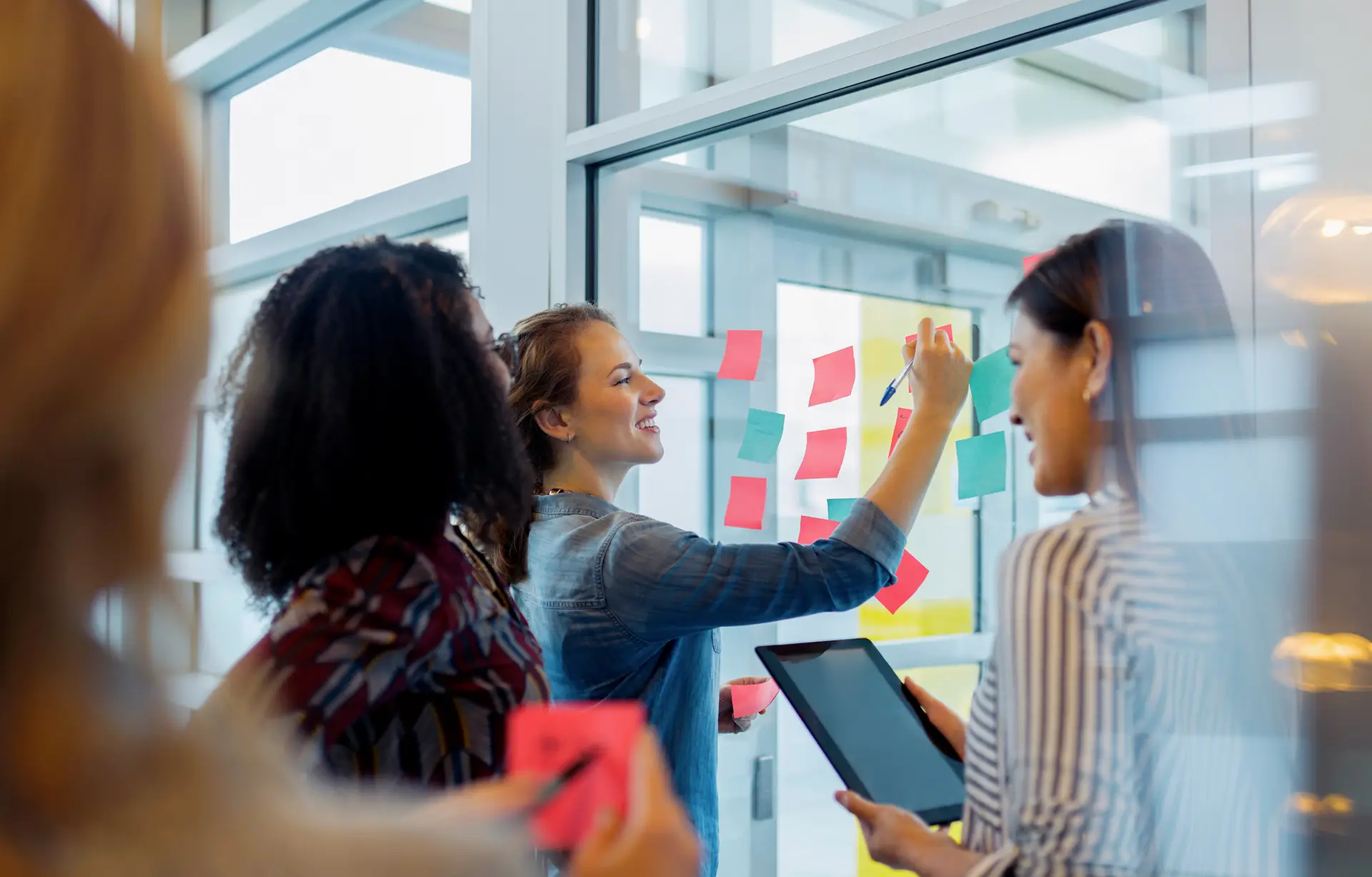 Mulheres reportam maiores entraves à progressão na carreira