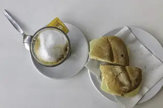 Posso beber uma meia de leite e comer uma sanduíche de queijo?