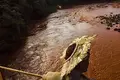 O rio verde ficou cor de ferrugem