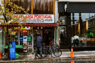 Há cerca de dois milhões de portugueses a viver no estrangeiro e as suas transferências para as famílias em Portugal têm vindo a aumentar nos últimos anos <span class="creditofoto">Foto Ana Baião</span>