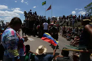 Venezuela. Camiões com ajuda humanitária já entraram no país, diz Guaidó. Maduro discursa perante apoiantes