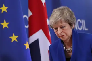 May reconhece “crise” e escreve a Tusk