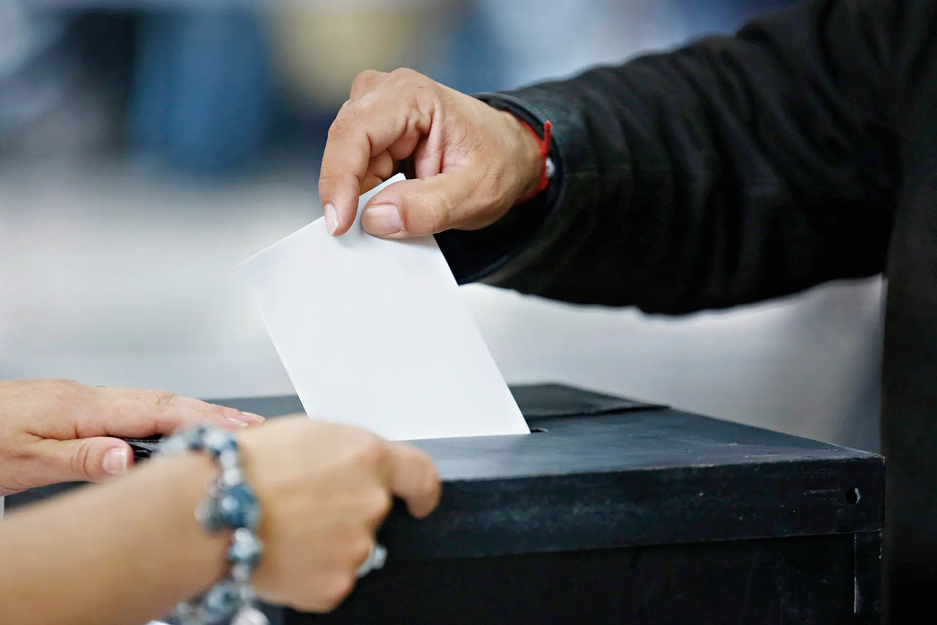 Projeto-piloto em Évora vai permitir aos eleitores optar entre voto eletrónico ou em papel