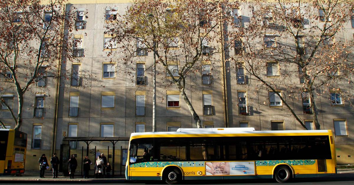 Motorista da Carris acusado de impedir mulher muçulmana com máscara de viajar em autocarro