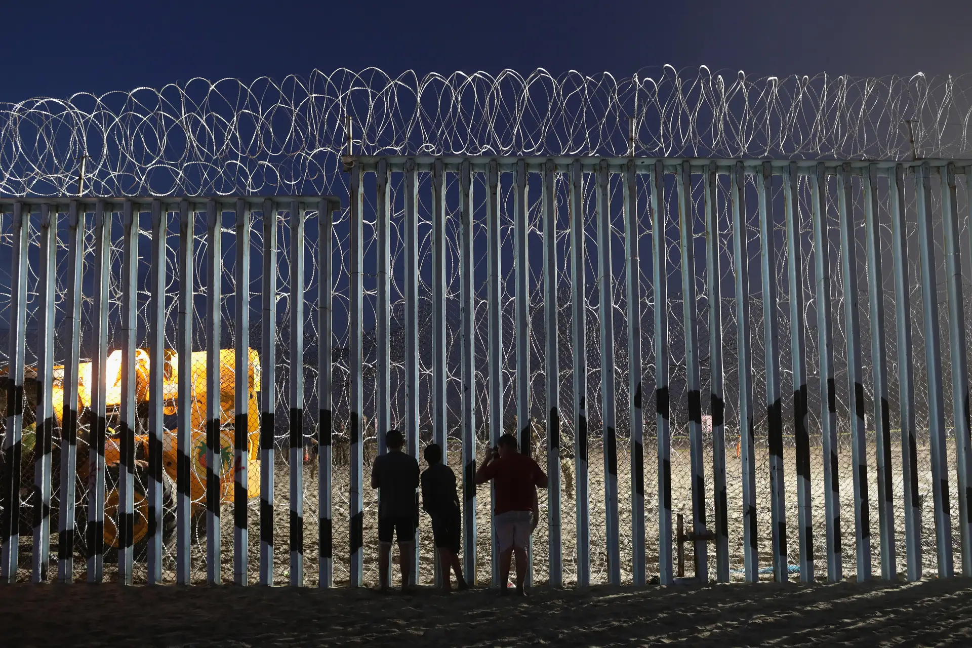 EUA investigaram jornalistas que cobriram a caravana de migrantes que chegou a Tijuana
