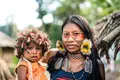 O silêncio do xeramoin de 110 anos e o medo de hoje: a sobrevivência dos indígenas cabe numa câmara de cinema