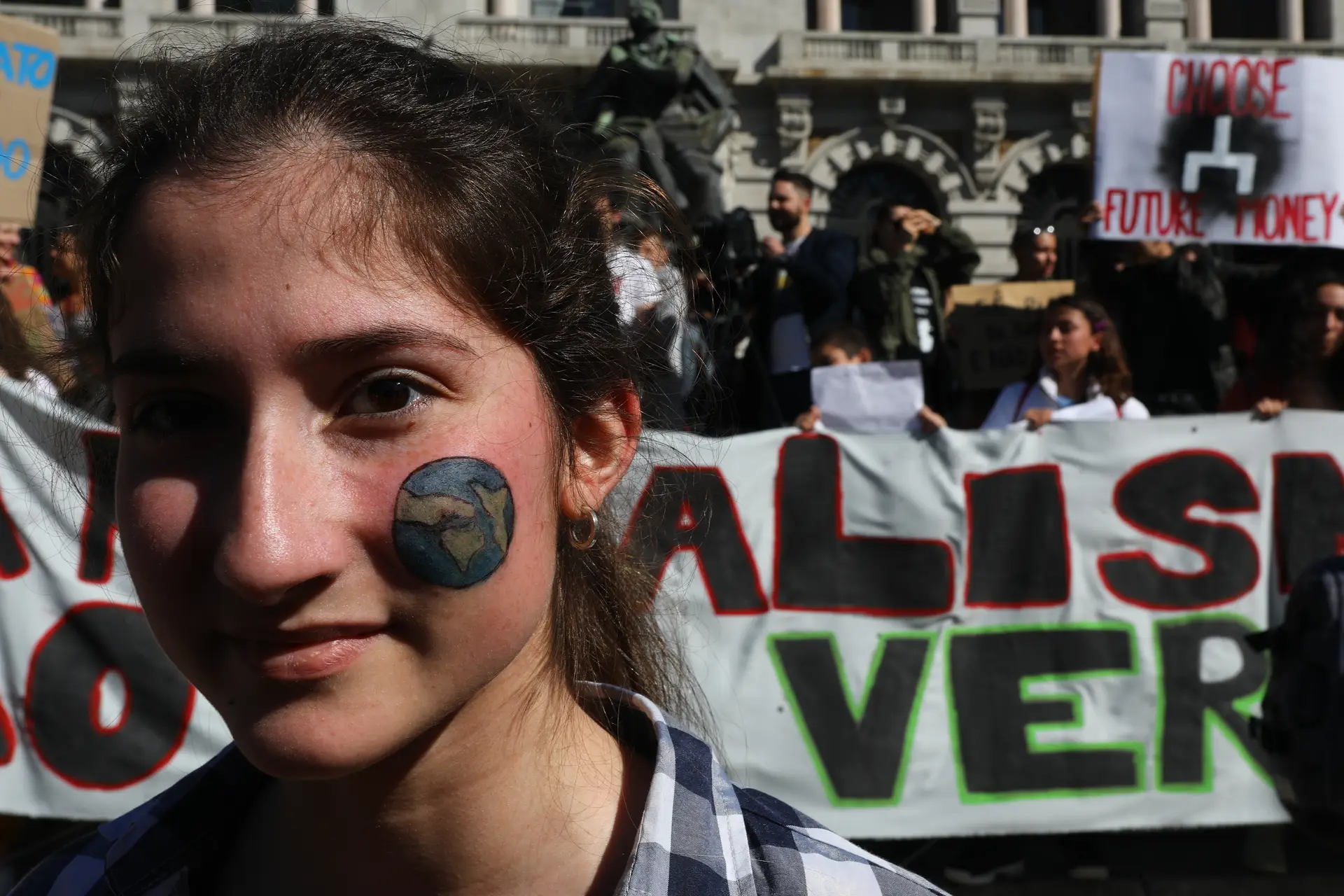 Greve do clima: “Aulas há muitas, planetas só temos este”. Milhares de jovens portugueses na rua pelo ambiente