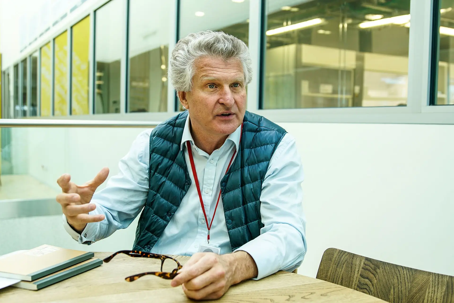 Guy Villax (atualmente presidente do Health Cluster Portugal) foi o vencedor da mais recente edição do prémio EY Entrepreneur of The Year em Portugal, em 2021