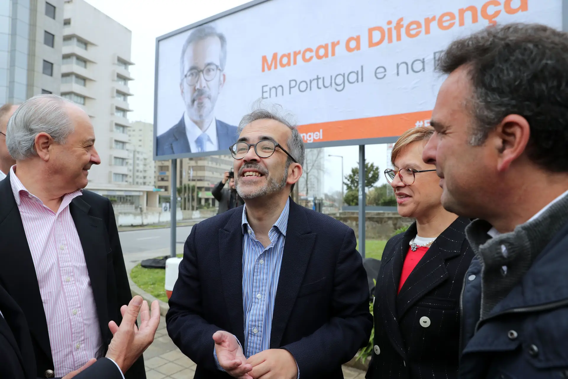O presidente do PSD, Rui Rio, e o cabeça de lista do partido às eleições europeias, Paulo Rangel, lançam o primeiro outdoor para a campanha das Europeias 2019, com o lema “Marcar a diferença em Portugal e na Europa”, no Porto