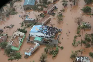 Aldeia com 2500 crianças em Moçambique pode ficar submersa em 24 horas