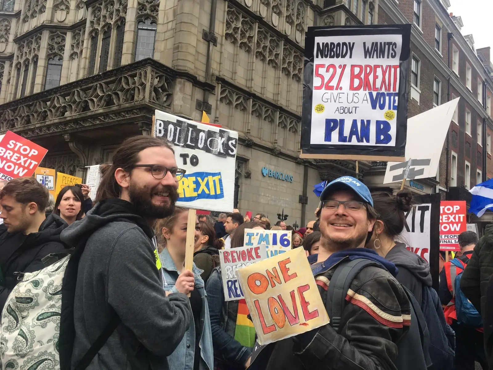 Brexit. Políticos britânicos juntaram-se à manifestação: “Theresa May, não falas por nós!”