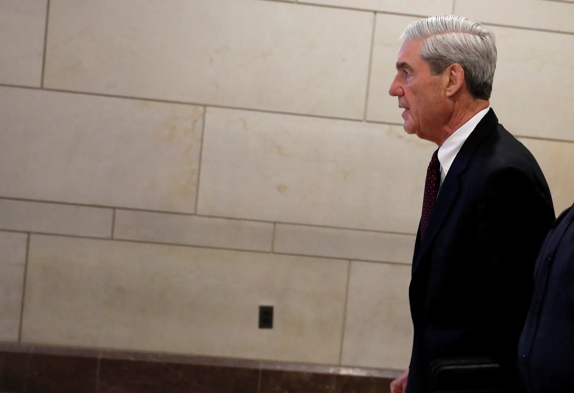 Mueller concluiu não existirem provas de conluio entre campanha de Trump e Moscovo, garante William Barr