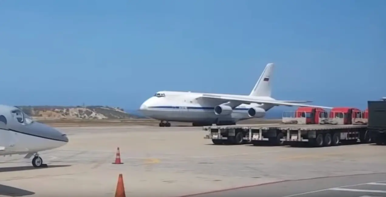 Dois aviões da Força Aérea russa desembarcam na Venezuela com quase 100 soldados a bordo