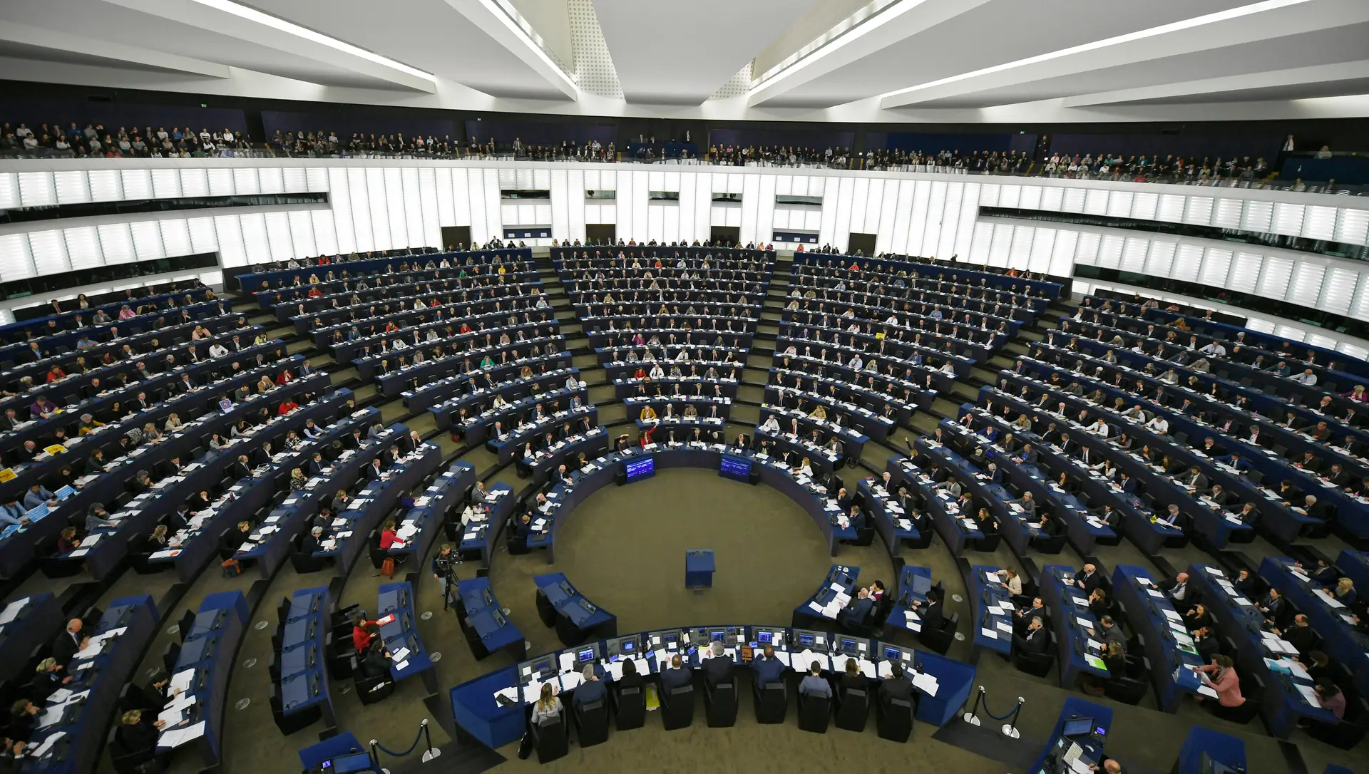 Parlamento Europeu vota a favor da Diretiva dos Direitos de Autor, que inclui o artigo 13