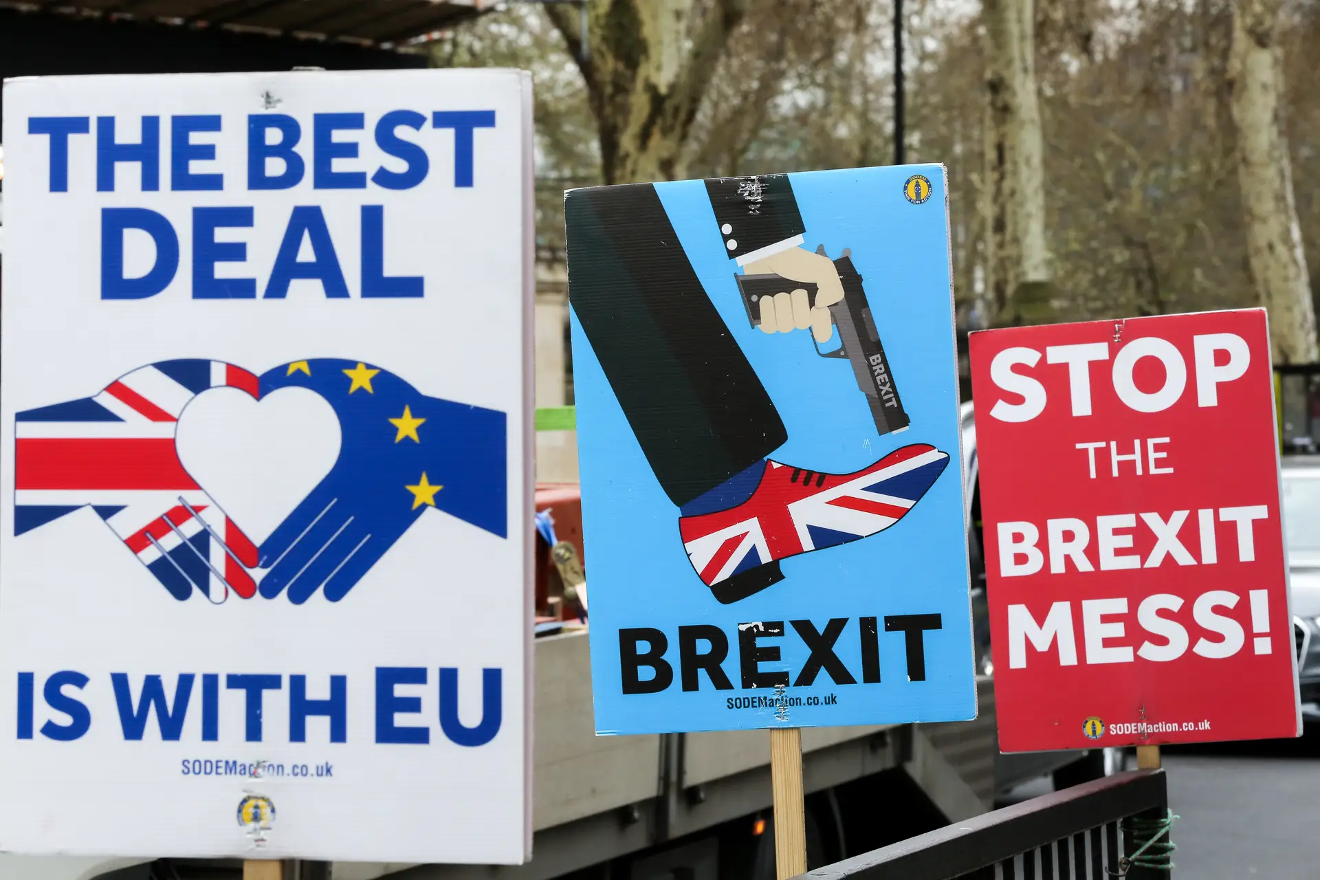 Brexit. Parlamento britânico aprova alteração da saída para 12 de abril ou 22 de maio