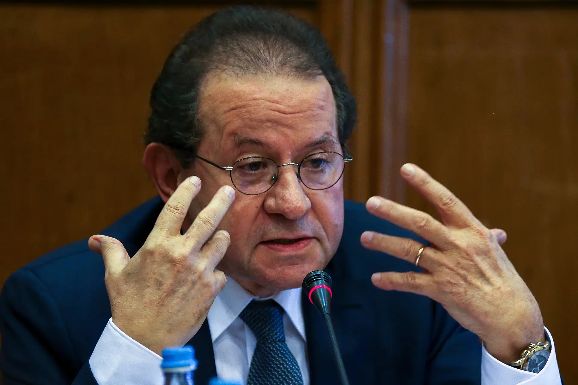 Constâncio junta-se ao coro de críticas ao 'choque fiscal' britânico: “É extraordinário” que “a libra já não seja uma moeda significativa"