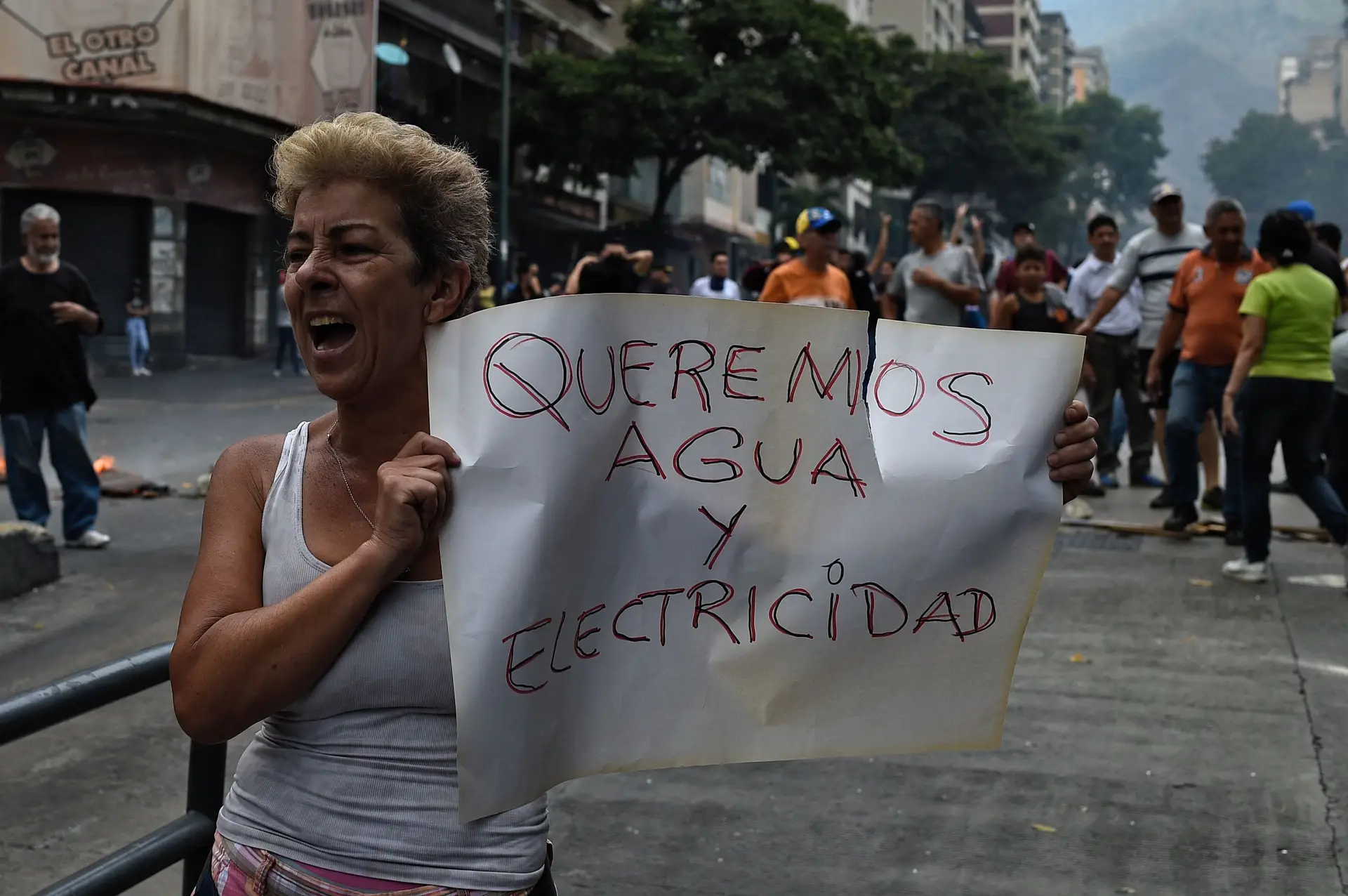 Deputados votam projeto do CDS-PP para auxílio a portugueses que regressam da Venezuela