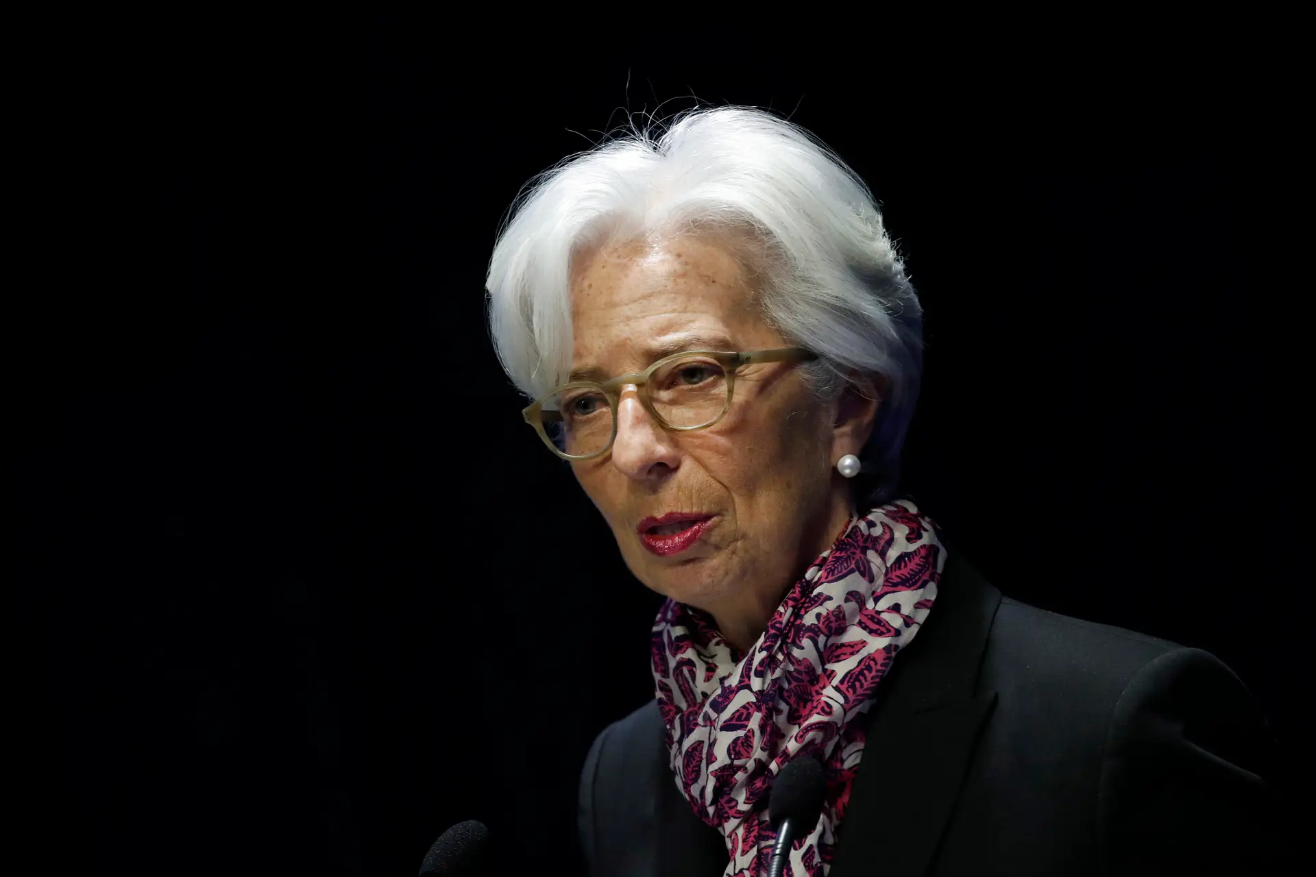 FMI mais pessimista do que Centeno corta crescimento para 1,7%