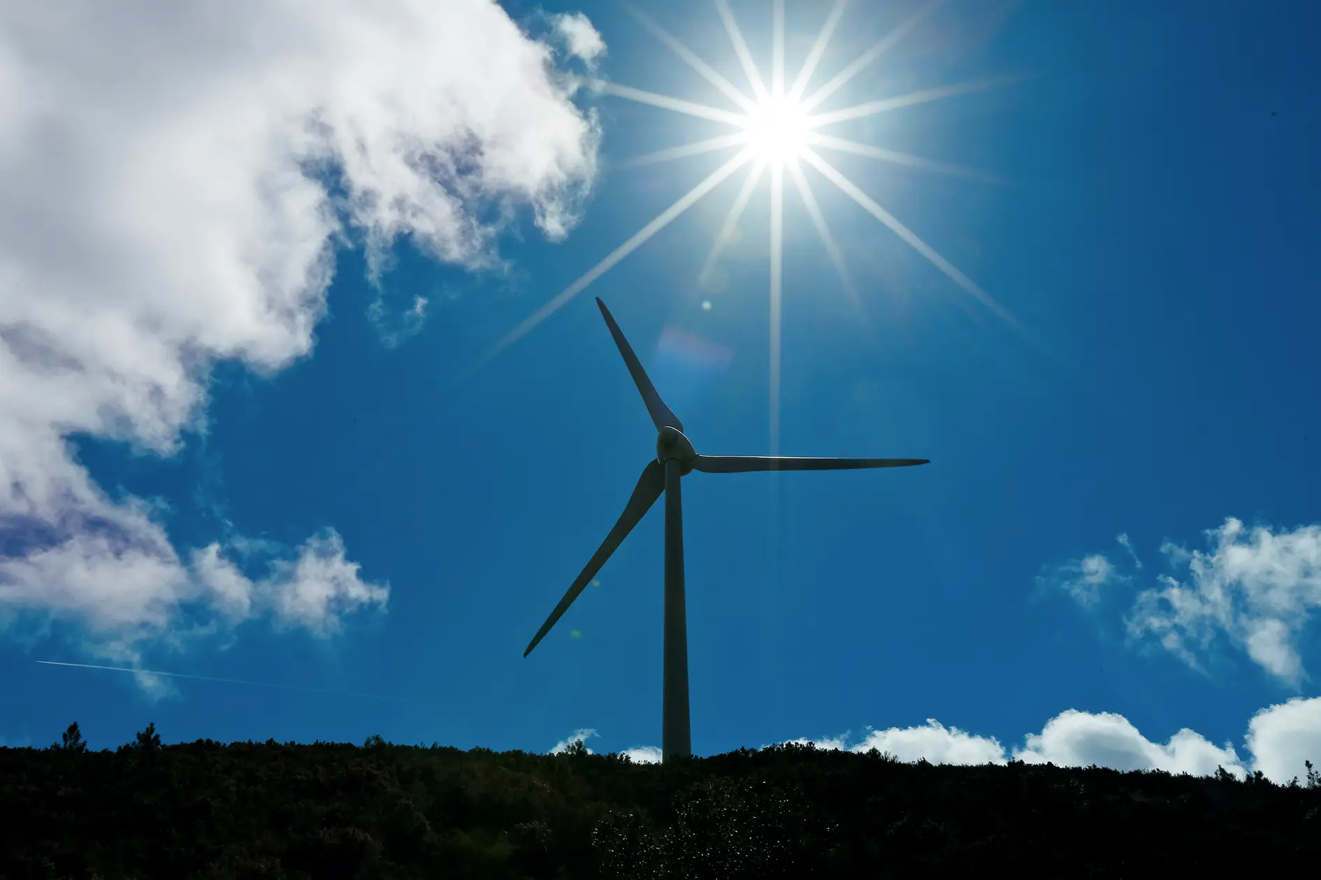 Compensar a intermitência eólica com energia solar é um dos objetivos do Governo