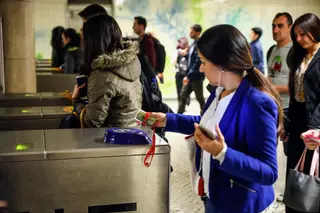 Usar o telemóvel como ‘passe virtual’ exige a substituição dos validadores de bilhetes em todos os transportes e estações de Lisboa