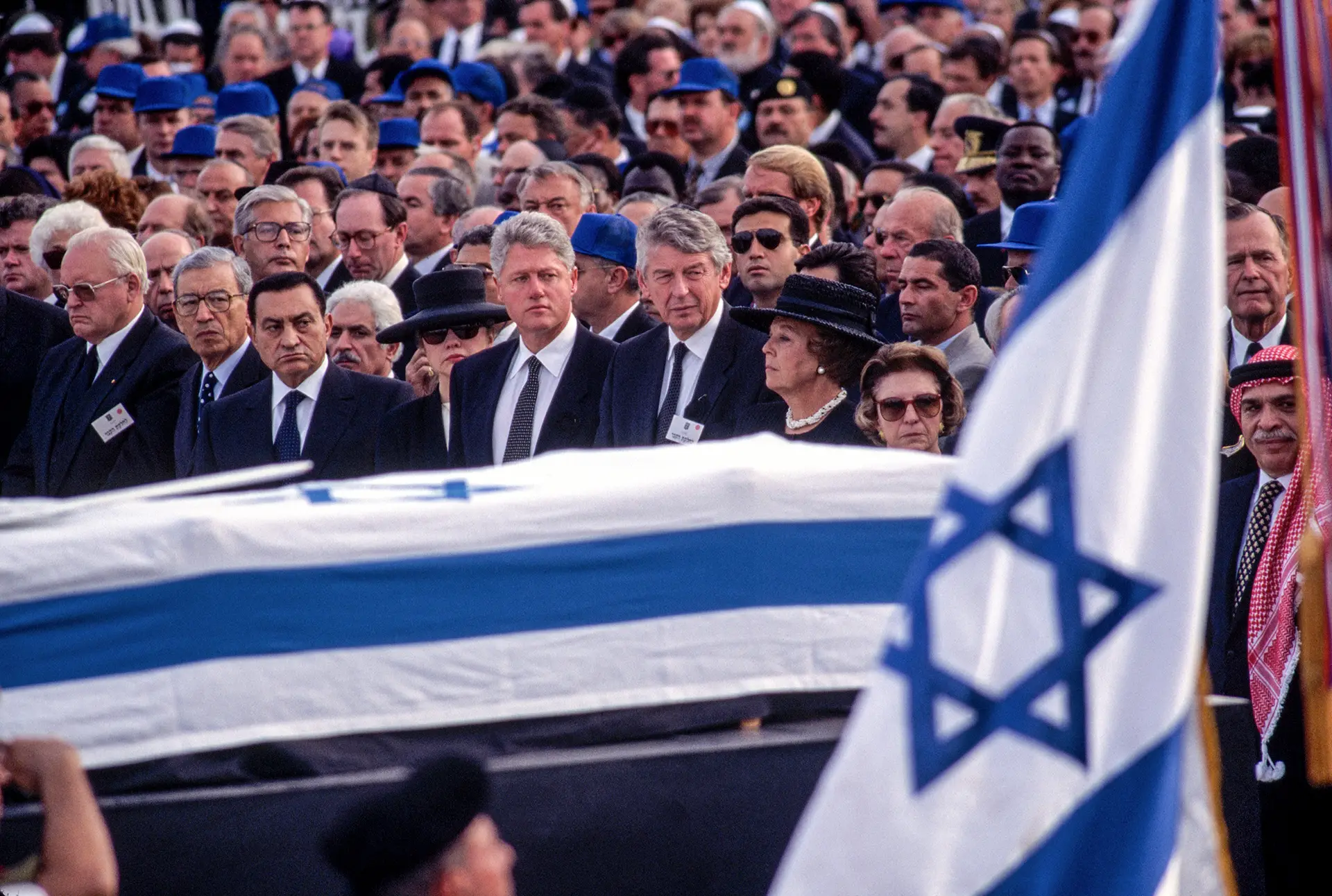 8 de novembro de 1995: Bill Clinton foi um dos milhares que estiveram no funeral de Yitzhak Rabin, assassinado por um militante da extrema-direita